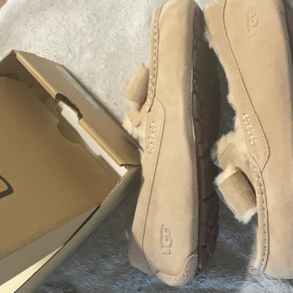 UGGS SLIPPER/SHOES - Picture 5 of 6